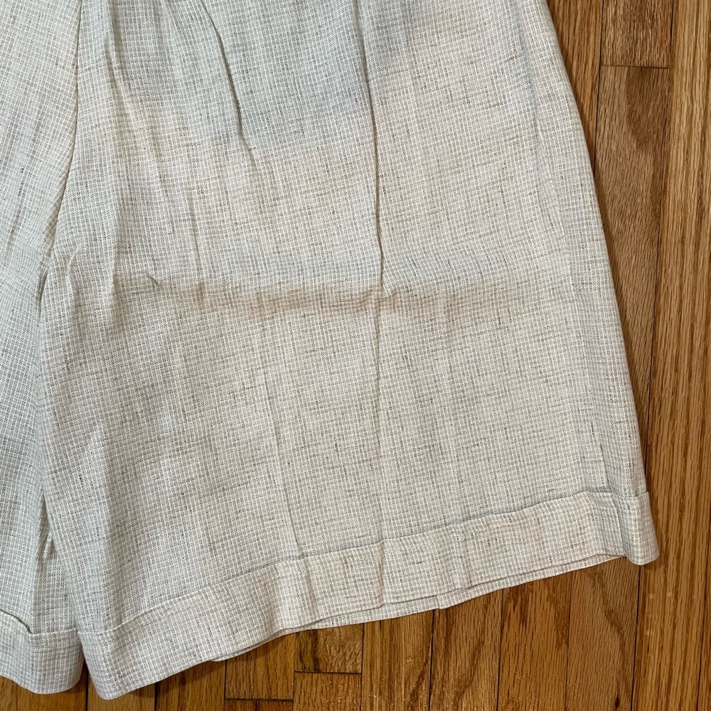 Vintage Beige Linen Pleated Shorts - Picture 11 of 15